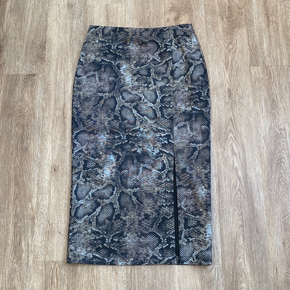 Snake print stretchy midi  skirt with front slid.